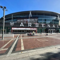 Photo taken at Emirates Stadium by Geoffrey L. on 10/9/2022