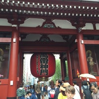 Photo taken at Kaminarimon Gate by Vivian W. on 10/3/2016