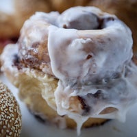 Foto diambil di Spudnuts Donuts oleh Mark H. pada 9/12/2013