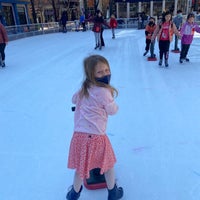 Foto tomada en Rockville Town Square Ice Skating Rink  por Justin B. el 3/5/2022