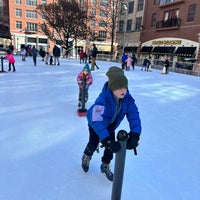 Foto tomada en Rockville Town Square Ice Skating Rink  por Justin B. el 1/27/2023