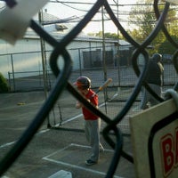 5/6/2013에 Tina O.님이 New City Bowl and Batting Cages에서 찍은 사진