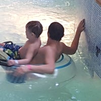 Foto tomada en Maui Sands Resort &amp;amp; Indoor Waterpark  por In The Know Reviews S. el 10/19/2016