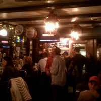 Photo prise au The Landmark Tavern par Joe S. le12/22/2012
