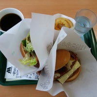 Photo taken at MOS Burger by しーさん し. on 1/22/2018