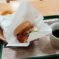Photo taken at MOS Burger by しーさん し. on 9/30/2016