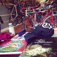 Снимок сделан в Everybody&amp;#39;s Bike Rentals &amp;amp; Tours пользователем David E. 3/22/2014