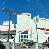 Photo taken at In-N-Out Burger by Timmmii on 9/25/2022