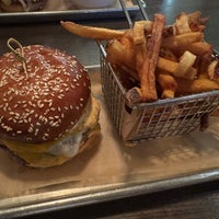 Photo taken at 5280 Burger Bar by メロンソーダ on 11/17/2023