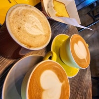 Photo taken at Big Mug Coffee Roaster by Jyoti S. on 8/26/2023