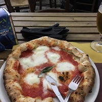 Foto diambil di Pizzeria O&amp;#39; Vesuvio Napoletana Forno Legna oleh Agustin M. pada 11/12/2017