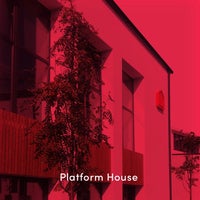 Foto tirada no(a) Platform House por Roland S. em 9/21/2018