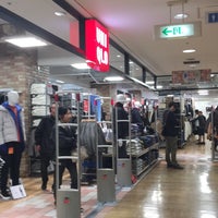 Photo taken at UNIQLO by devichancé on 11/12/2016