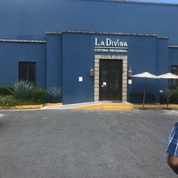 Foto diambil di La Divina oleh Pablo C. pada 9/30/2019