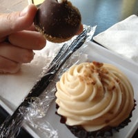 12/7/2012 tarihinde Momma C.ziyaretçi tarafından SugarBox Dessert Bar'de çekilen fotoğraf