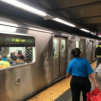 Photo prise au 72nd St Subway Station Newsstand par Ｎobunari Ｏ. le6/16/2017