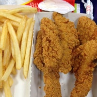 Photo prise au McDonald&amp;#39;s par Freya G. le10/27/2012
