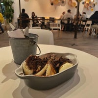 รูปภาพถ่ายที่ Honey Badger Dessert Cafe โดย Mazil เมื่อ 12/23/2020