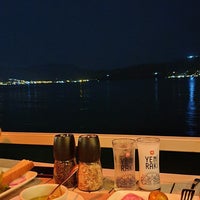 Снимок сделан в Denizatı Restaurant &amp;amp; Bar пользователем Uğur B. 7/7/2022