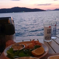 Foto diambil di Denizatı Restaurant &amp;amp; Bar oleh Uğur B. pada 9/6/2021