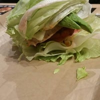 4/18/2017에 Tina T.님이 MOOYAH Burgers, Fries &amp;amp; Shakes에서 찍은 사진