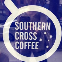 Das Foto wurde bei Southern Cross Coffee von Deena B. am 4/24/2017 aufgenommen