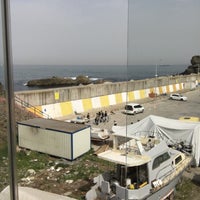 Photo taken at Barınak Balıkçısı by Welderest on 4/9/2016