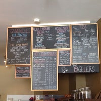 9/23/2017 tarihinde Thomas Y.ziyaretçi tarafından The Bagelers Coffeehouse'de çekilen fotoğraf
