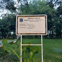 Photo taken at Taman Suropati by Siti R. on 6/14/2023