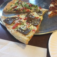 Foto scattata a Lehigh Pizza da Dee il 8/31/2018