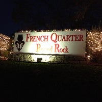 Foto tomada en French Quarter Round Rock  por Sarah G. el 12/3/2012