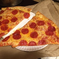 รูปภาพถ่ายที่ Supreme Pizza and Subs โดย swash เมื่อ 6/14/2015