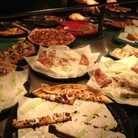 รูปภาพถ่ายที่ DoubleDave&amp;#39;s PizzaWorks โดย Dat L. เมื่อ 12/31/2012