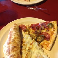 Снимок сделан в DoubleDave&amp;#39;s PizzaWorks пользователем Dat L. 12/31/2012