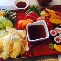 Foto tirada no(a) Sushi Joa por Rebecca Z. em 4/5/2016