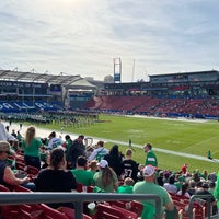 รูปภาพถ่ายที่ Toyota Stadium โดย Josh Z. เมื่อ 12/23/2021