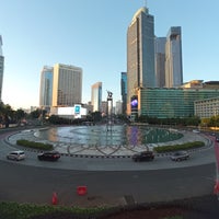 Photo taken at Bundaran Hotel Indonesia (Monumen Selamat Datang) by Angga on 3/18/2024