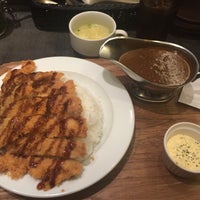 Photo taken at Club of Tokyo Famous Curry Diners by Yamakamiyama on 3/30/2015