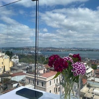 Photo taken at Georges Hotel Roof Terrace by Aysegul D. on 5/27/2023