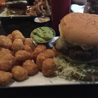 Foto tirada no(a) Burger Bistro por Angela H. em 5/15/2016