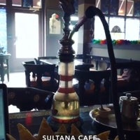 6/14/2017 tarihinde Olga A.ziyaretçi tarafından Sultana Cafe &amp;amp; Hookah Bar'de çekilen fotoğraf