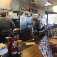Photo taken at Waffle House by Junior Bala™ on 2/27/2017