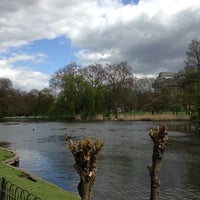 Photo taken at St James&amp;#39;s Park by Lujie W. on 4/29/2013