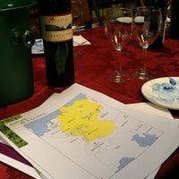 รูปภาพถ่ายที่ Wine Gourmet โดย Robert H. เมื่อ 10/3/2012