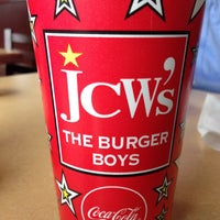 Das Foto wurde bei JCW&amp;#39;s The Burger Boys von Christie C. am 4/19/2013 aufgenommen