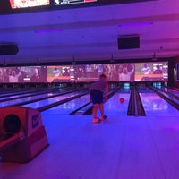 Foto tirada no(a) Bowlero por Gail B. em 7/29/2019