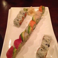 Foto tirada no(a) Sakura (Sushi &amp;amp; Hibachi Steak House) por Natalie em 12/28/2013