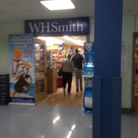 Photo taken at WHSmith by Carles R. on 5/10/2016