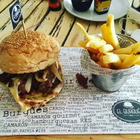 Foto tirada no(a) El Burgués por Rodrigo D. em 5/20/2017