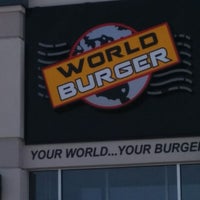 Das Foto wurde bei World Burger von Gor W. am 4/25/2014 aufgenommen